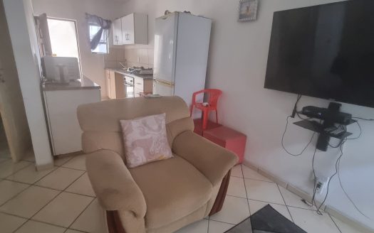 TWO bedrooms in WOODHURST CHATSWORTH