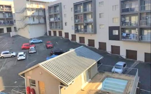 TWO bedrooms in WOODHURST CHATSWORTH