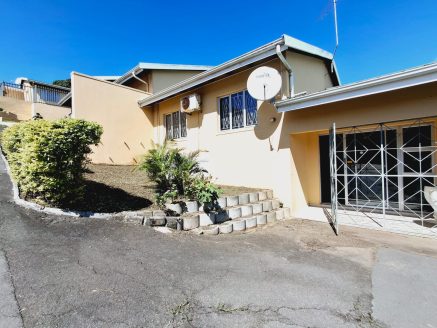 Exceptional 3-Bedroom Simplex