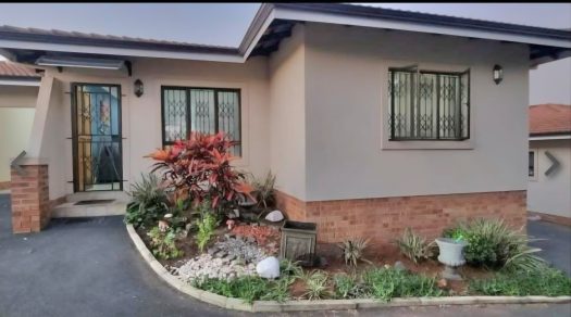 Stylish 3-Bedroom Retreat in Prestigious Memorial Park Locale