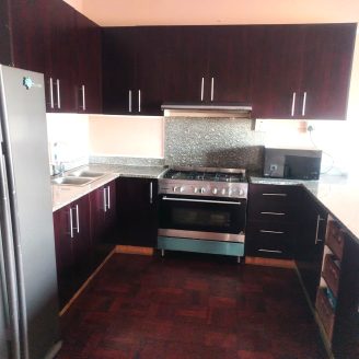 STUNNING 2-BEDROOM FLAT IN WINDERMERE! 🏠