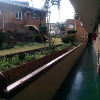 STUNNING 2-BEDROOM FLAT IN WINDERMERE! 🏠