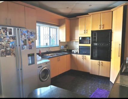 Live Large in Silverglen – Beautiful 4-Bedroom Home for Sale