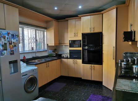 Live Large in Silverglen – Beautiful 4-Bedroom Home for Sale