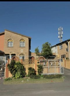 Charming 3-Bedroom Family Home – Woodhurst Living at Its Best!